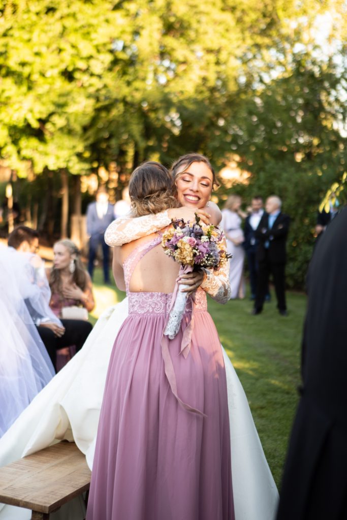 abrazo-novia-lecturas-vive-wedding