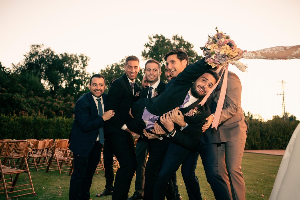 amigos-novio-vive-wedding