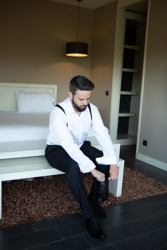 getting-ready-novio-vive-wedding